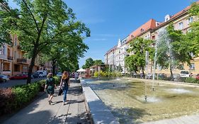 City Center, Sunny Spacious Luxury!